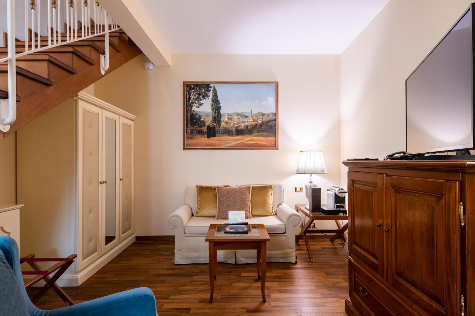 Golden Tower Hotel & Spa Florence Ngoại thất bức ảnh A room at the hotel