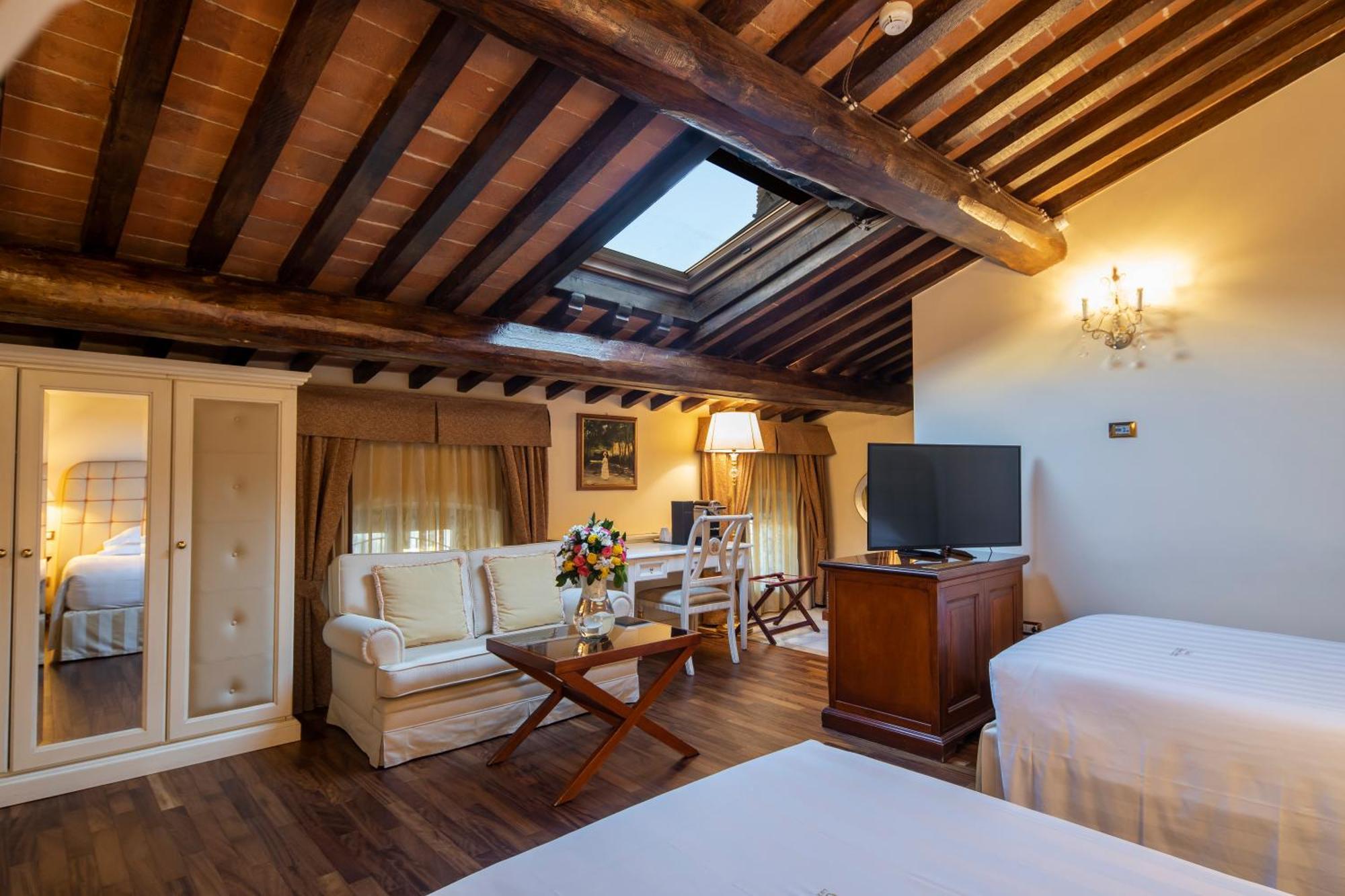 Golden Tower Hotel & Spa Florence Ngoại thất bức ảnh A room at the hotel