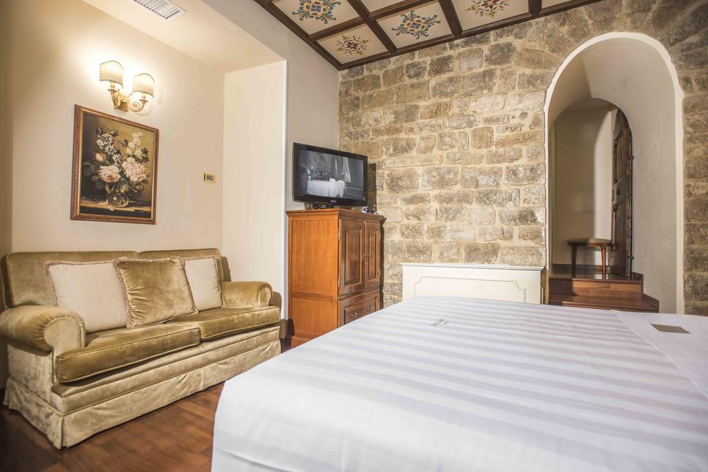 Golden Tower Hotel & Spa Florence Ngoại thất bức ảnh A room at the hotel