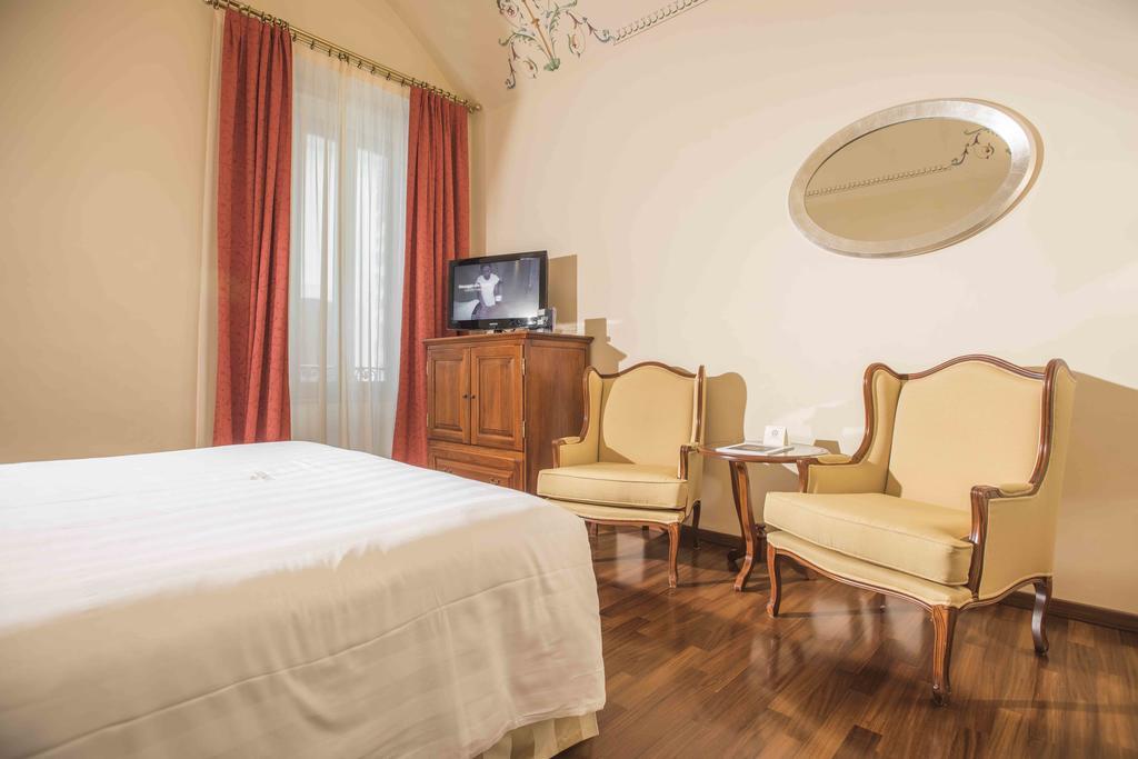 Golden Tower Hotel & Spa Florence Ngoại thất bức ảnh A room at the hotel